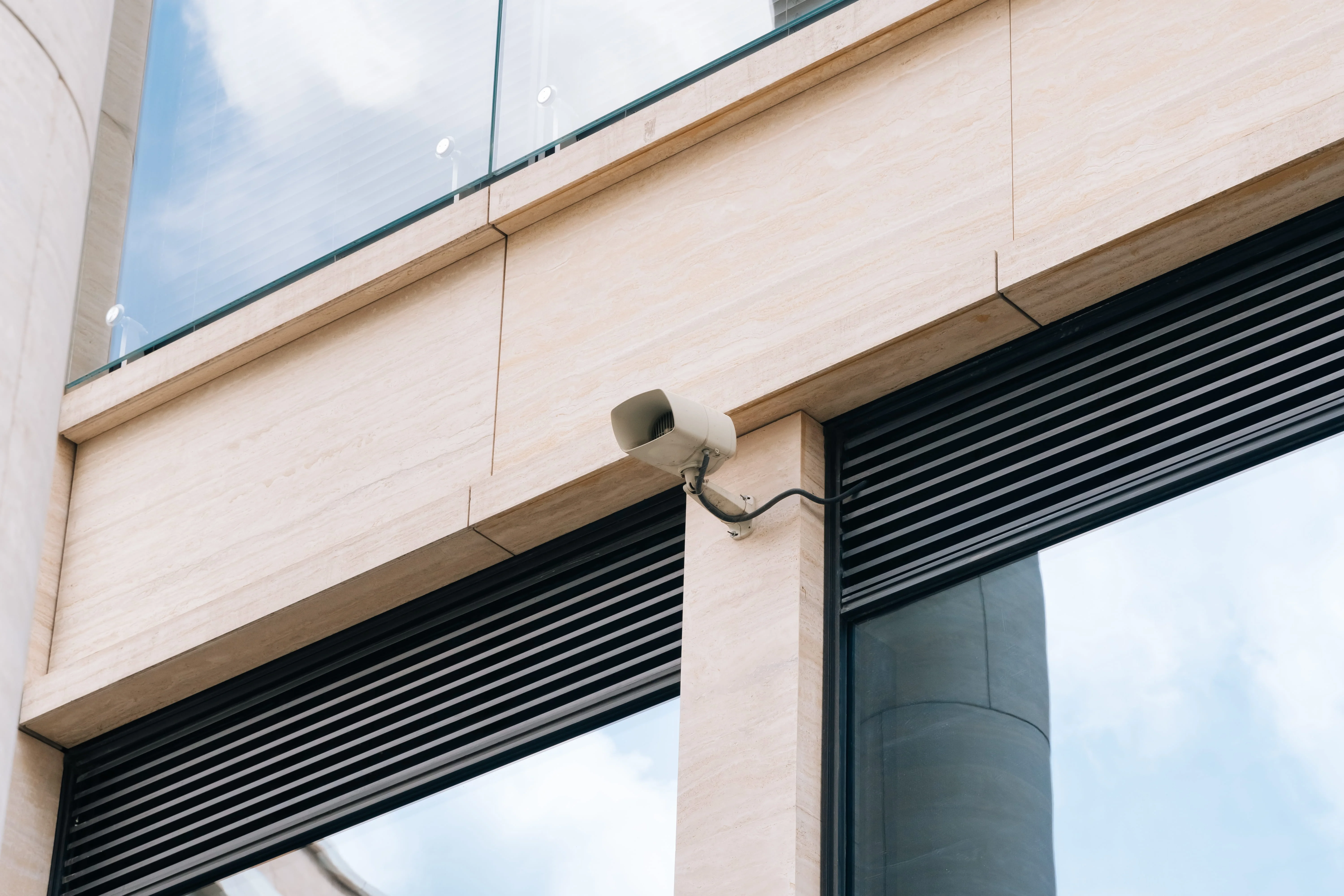 CCTV Surveillance Systems vs AI-Powered Surveillance: What Should Mumbai Businesses Choose in 2026?